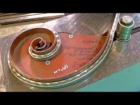 Видео: ХОЛОДНАЯ КОВКА. ПОЛЕЗНАЯ ВЕЩИЦА из профильной трубы. СДЕЛАЙ САМ.