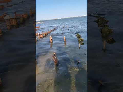 Видео: Бердянск. "Остров погибших кораблей"