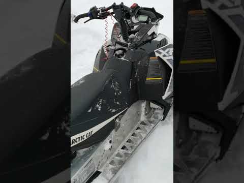 Видео: Arctic cat xf 800 sno pro high country 2012 заводим после морозов - 35