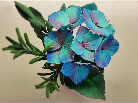 Видео: Яркая гортензия из фоамирана. Цветы из фома для декора броши, бутоньерки и др. Нydrangea from foam