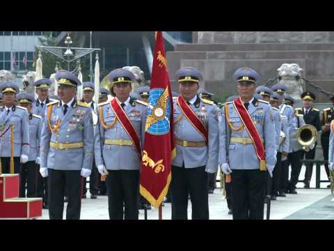 Видео: Зэвсэгт хүчний Ерөнхий командлагч Х.Баттулгад хүндэтгэл үзүүлэх Цэргийн ёслолын жагсаал болов