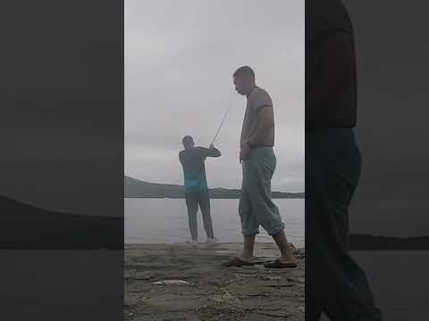 Видео: Рыбалка во Владивостоке в последний день лета. #рокфишинг #рыбалка #shoregame #лакедра #скумбрия 