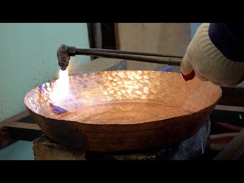 Видео: Золотая сковорода! Процесс изготовления медной кастрюли традиционным способом.