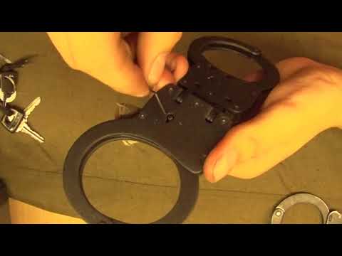Видео: Открывание наручников БРС-1,2,3.