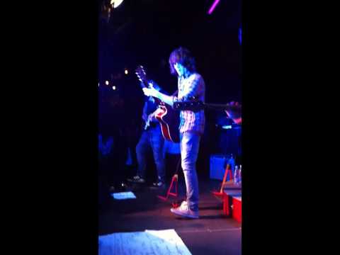 Видео: Валентин Стрыкало. Он постоянно что-то ест.(Vertical version)