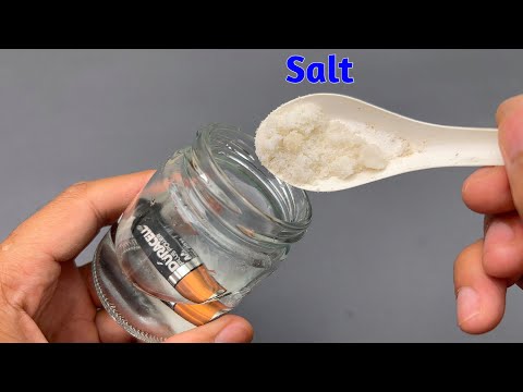 Видео: Мало Кто Знает! Гениальный Способ Оживить Старые Батарейки С Помощью Соли