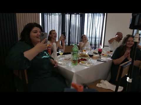 Видео: Песня весёлой энергичной мамы на свадьбе для дочери. Экспромт.