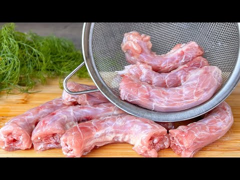 Видео: Испанский мясник научил меня этому трюку с шеей индейки. Я покупаю ее килограммами.