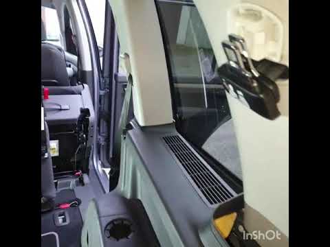 Видео: Как снимается боковая обшивка багажника на VW Touran