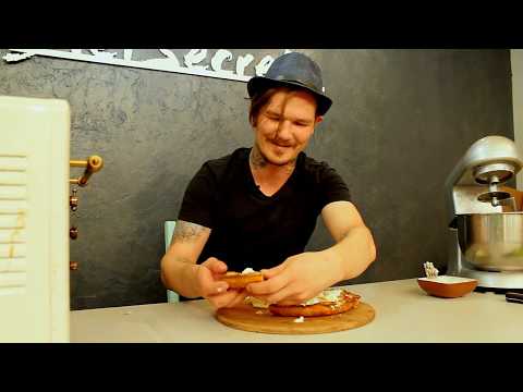 Видео: Рецепт пиццы из рисовой муки, с лососем | от Старого Грега