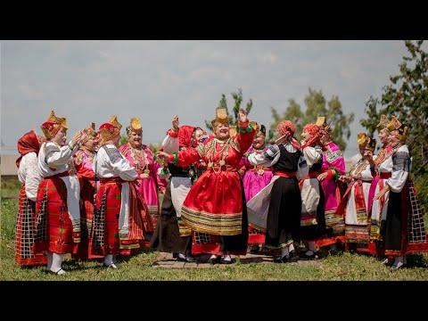 Видео: Пляска «Пересек» на воротах / Южнорусская свадьба