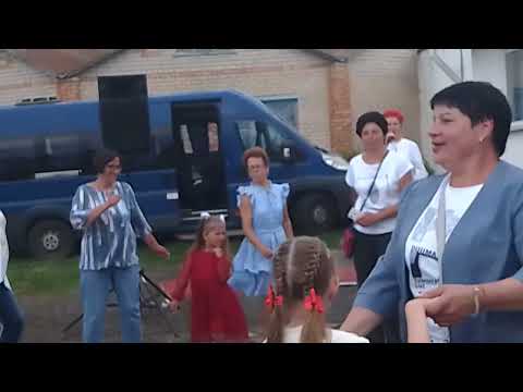 Видео: Расцвела смородина в городском саду...