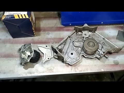 Видео: Замена водяной помпы Honda Pan-European st-1100