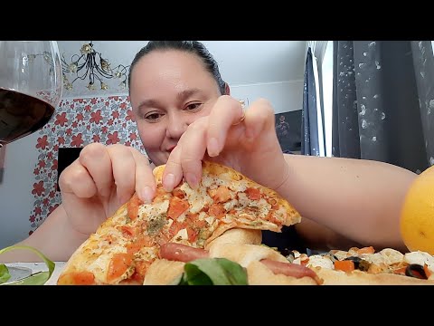 Видео: МУКБАНГ💥Две✌ПИЦЦЫ🍕как НЕ БЫВАЛО🤭Еще ВИНИШКО ALMA VALLEY🍷