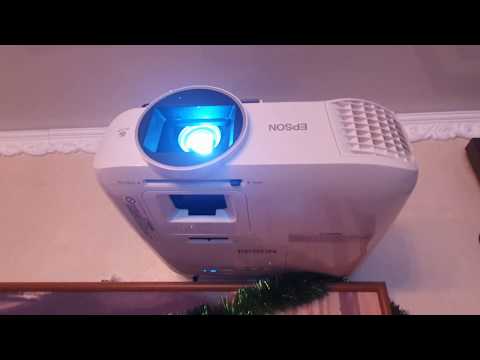 Видео: ВЫБИРАЕМ ДЕШЕВЫЙ ЭКРАН ДЛЯ ПРОЕКТОРА.  ПРОЕКТОР EPSON EH-TW5600 /5650 МЕРЦАЕТ ПРОБЛЕМЫ