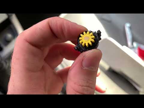 Видео: Восстановление микролифта пепельницы, бордачка, подстаканника, на Renault Renault Laguna 2 ✅⚠️