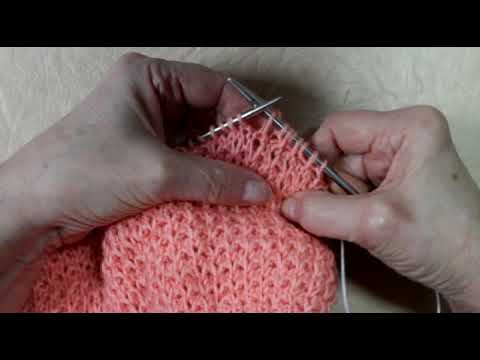 Видео: Рельєфний візерунок спицями Светр для дівчинки 1частина