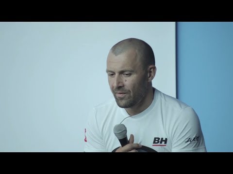 Видео: Техника бега -  как бегать, как начать бегать, мотивация и марафон, как правильно бегать Андрей