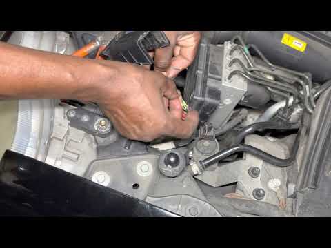 Видео: Диагностика и ремонт кода датчика скорости заднего колеса Mercedes-C280 2007 года