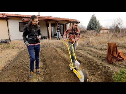 Видео: Сеитба на зеленчуци - ръчна сеялка, избор на семена и напояване - Мисия Чиста храна (ЕПИЗОД 4)