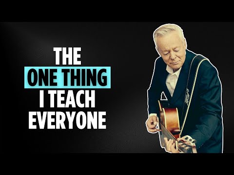 Видео: Томми Эммануэль говорит, что новички ОБЯЗАНЫ выучить эту песню