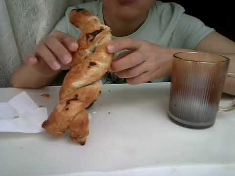 Видео: Мукбанг бургер, косичка с мясом и картошкой