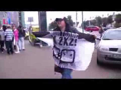 Видео: Зарина Нагуманова - одиночный пикет в поддержку "2х2" 20 сентября 2008 г.