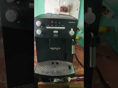 Видео: кофемашина Delonghi Aeg мигает нижний ряд индикаторов поочередно .