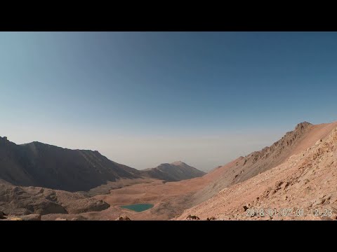 Видео: Проход по ущелью Горельник. Подъём на пик Титова. Спуск в ущелье Туюксу. Панорама гор.