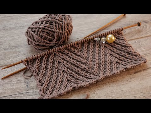 Видео: Узор «Зиг-заг» или «Рыбий хвост» спицами 🐟 «Zig-zag» or «Fishtail» knitting pattern