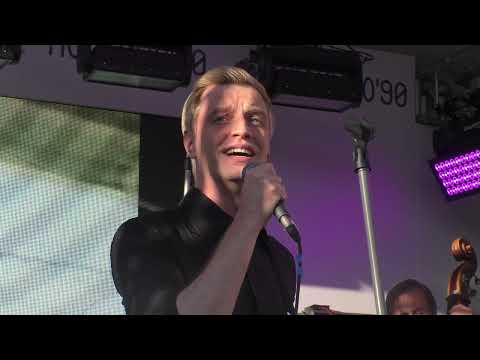 Видео: " Когда уйдем со школьного двора" из к/ф "Розыгрыш" поет Алексей Гоман