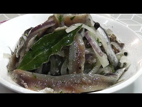 Видео: Пряное филе хамсы с луком в масле