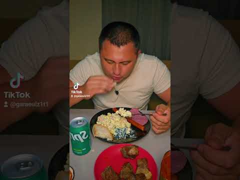 Видео: Оливье шашлык мукбанг вкусно 😋