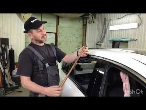 Видео: Удаление вмятины под покраску крыши Мазда