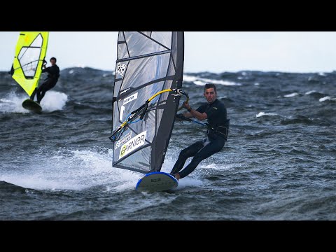 Видео: БОЙНЯ НА Балтийском море 🌊 30+ узлов и волны отправили меня в полёт! 🚀