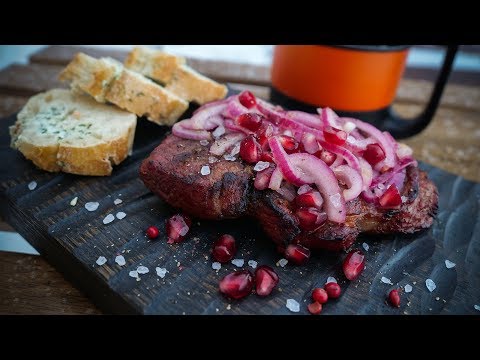 Видео: Мясо на огне (Любимый маринад для шашлыка)