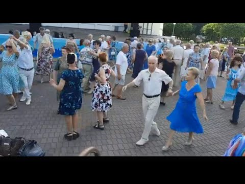 Видео: Вспомни, Что Шептали Клёны! Тебе И Мне, И Лету По Ночам!