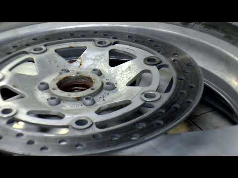 Видео: Замена подшипников колеса Honda GoldWing GL1800