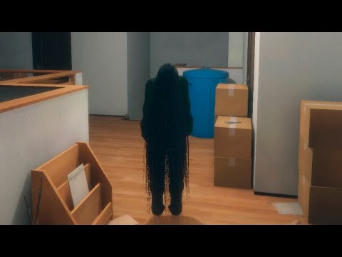 Видео: ЖЕНЩИНА ТАЙНО ЖИВЕТ В МОЕМ ДОМЕ !