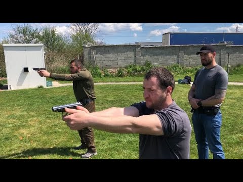 Видео: Инструктор по стрелба. Как преминава курса?