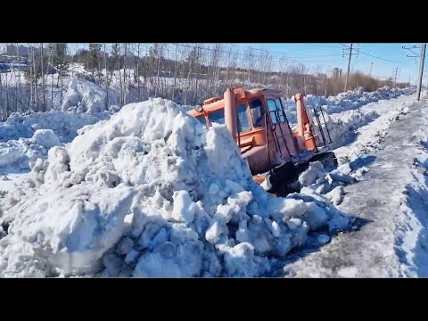 Видео: Супер мощь ДЭТ-250, ДЭТ-320 мега сугробы! Super power of the DET-250 and DET-320, giant snowdrifts