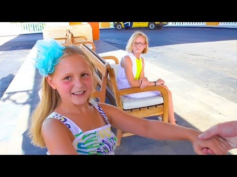 Видео: Первый вечер на Карибах! Ужинаем в мексиканском ресторане Barcelo Maya / Не повезло с автобусом...