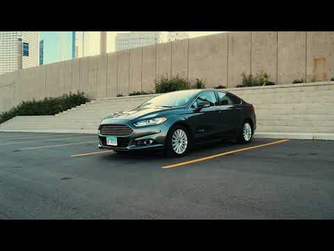 Видео: FORD FUSION HYBRID 2015 сравним с Toyota Camry