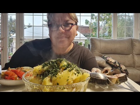 Видео: МУКБАНГ 🍽 СКУМБРИЯ С КАРТОШКОЙ 😚 ОПЯТЬ НАЖРАЛАСЬ MUKBANG😊PESCADO CON PATATAS🍟 #asmr#мукбанг#mukbang