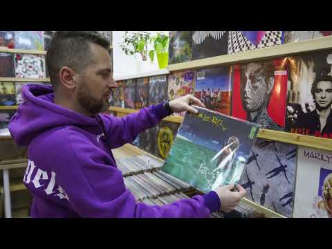Видео: Магазин виниловых пластинок СтереоВинил в Калуге посетил ведущий паблика Пашкины Shortы.