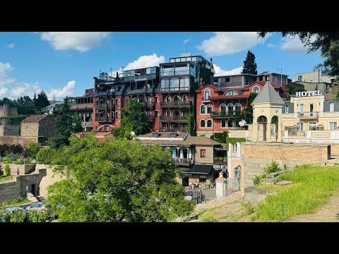 Видео: Тбилиси. Метехский храм- Площадь Героев. Из Старого города на проспект Костава.