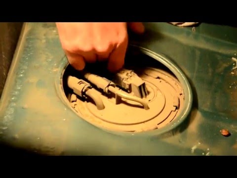 Видео: Daewoo/Chevrolet/ZAZ Lanos замена "сеточки" бензобака (фильтр грубой очистки)