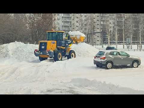 Видео: Чистим дворы в 3 погрузчика. How Does a Chinese wheel loader Work?
