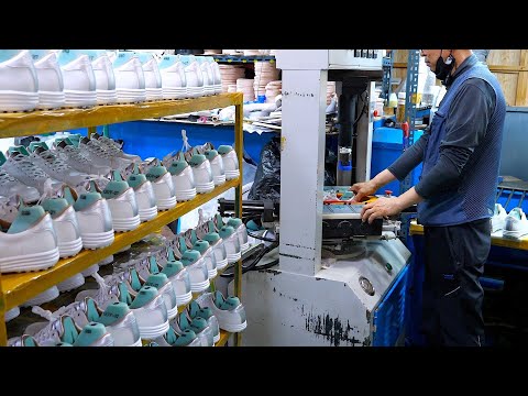 Видео: Процесс изготовления обуви для гольфа. Старая обувная фабрика в Корее.