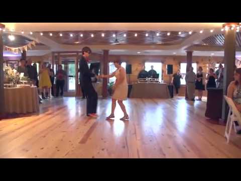 Видео: Свадебный танец матери и сына
